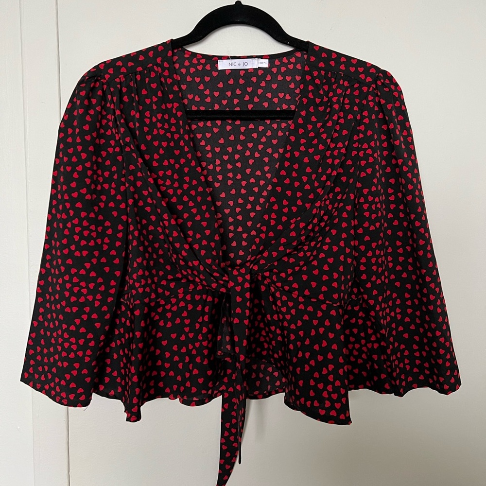 Tie-front heart print top ❤️
